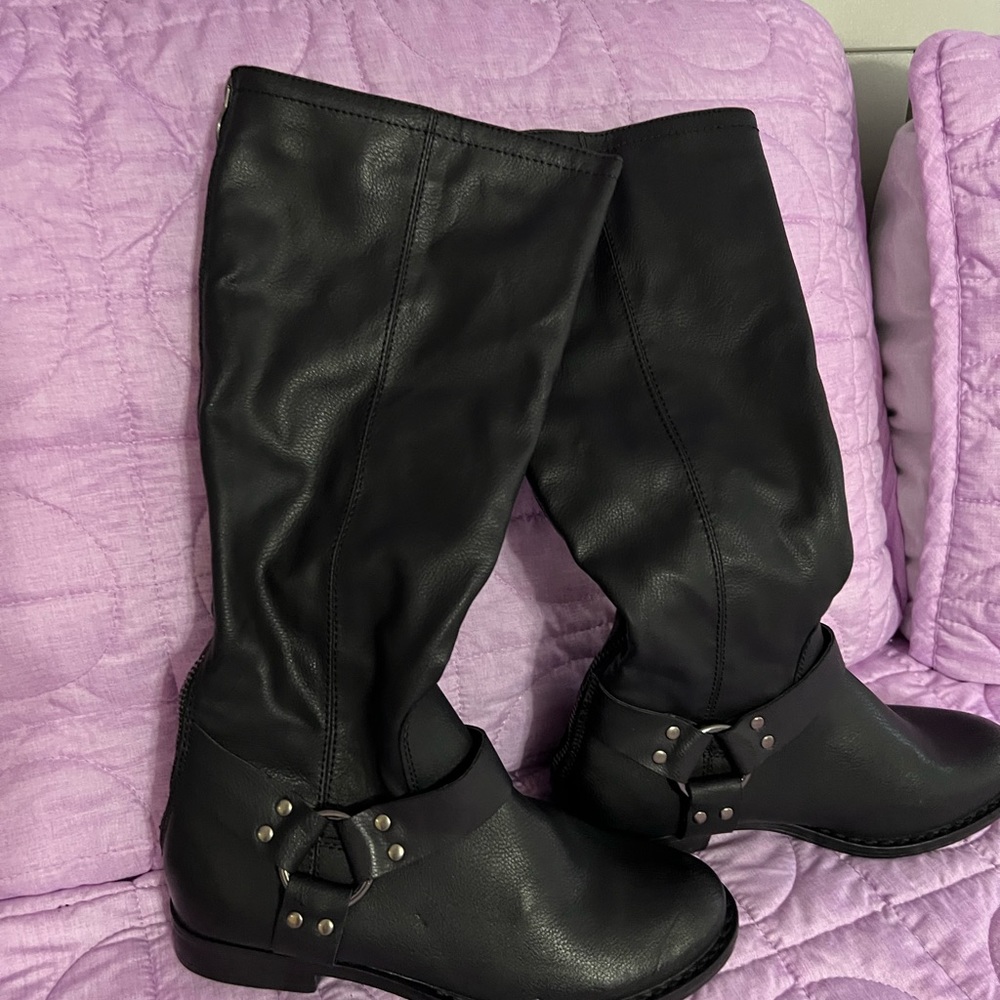 Black leather boots only worn once
